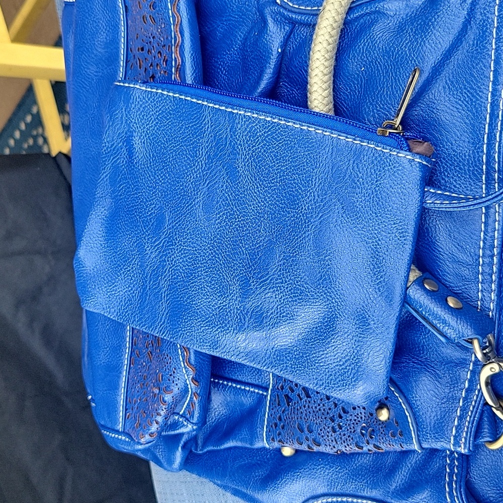 Handbag - Picture 2 of 3
